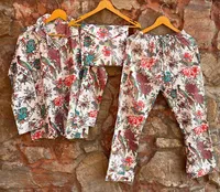 Ensemble de pyjama élégant en coton floral pour femmes, chemise imprimée douce et confortable, vêtements de nuit, vêtements de détente, coupe décontractée, respirant