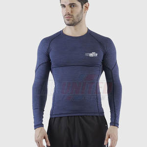 Camisa de compresión de gimnasio ajustada para hombre, cómoda con paneles de malla transpirable - Product Image 3