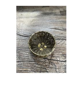 Sous-verre en métal lourd pour bouteille de vin offrant une stabilité et une adhérence ferme sous les bouteilles, réduisant les glissements, les déversements et les accidents à l'intérieur et à l'extérieur - Product Image 1