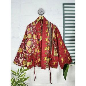 Chaqueta Vintage Kantha con Costuras Dori, Diseño Único Hecho a Mano, Reversible, Corta, Estilo Boho Chic con Lentejuelas y Peluche para Primavera - Product Image 1