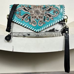 Sac bandoulière tendance en cuir de vache occidental, sac à rabat brodé et ciselé, sac à main artisanal avec bracelet et bandoulière réglable - Product Image 1