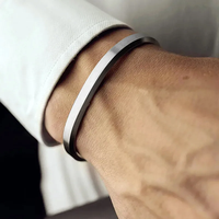 Bracelet en acier inoxydable à ouverture en forme de C plaqué or de meilleure qualité Accessoires simples à la mode pour hommes