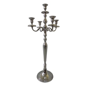 Candelabro de Aluminio Plateado Hecho a Mano con Tres Brazos para Bodas, Eventos, Decoración de Mesa, Centros de Mesa - Product Image 4