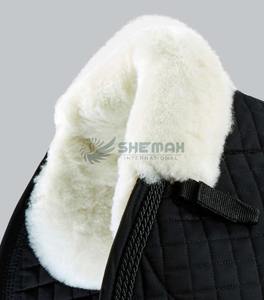 Manta de silla de montar inglesa acolchada, transpirable y suave, con construcción duradera, distribución de peso uniforme y cómoda. - Product Image 2