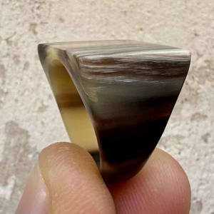 Bague en corne de buffle polie, bijoux pour fête, mariage, anniversaire, vente chaude, couleur corne naturelle - Product Image 1