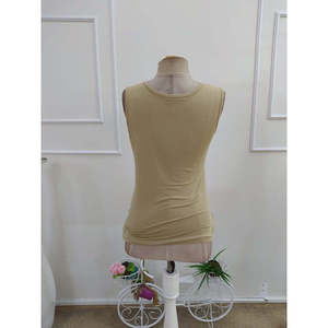 Blusa de viscosa con tirantes y cuello en V para mujer, con detalle de ojales, 36267 - Beige - Product Image 5