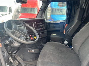 รถบรรทุกมือสอง ปี 2024 FREIGHTLINER Cascadia CA126 แบบเพลาคู่พร้อมที่นอน - Product Image 2