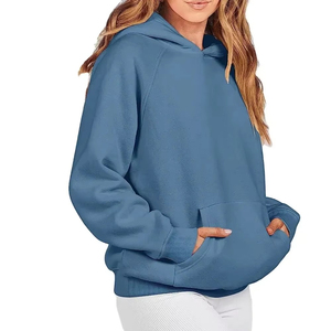 Vente en gros de sweats à capuche courts pour femmes, vêtements décontractés d'hiver, couleur personnalisée, 100% coton molletonné, écologiques, avec logo sur le devant, manches longues, cordon de serrage - Product Image 1