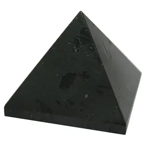 Pyramide en marbre noir naturel, pierre précieuse polie à la main avec accents de cristal - Product Image 1