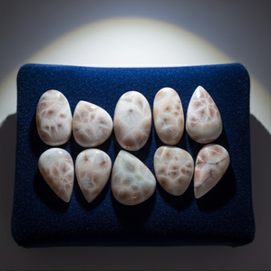 Cabujón de Thomsonita Rosa Natural de Corte Ovalado, 20-40mm, Hecho a Mano, de Hermosa Calidad para Venta al por Mayor y Fabricación de Joyería - Product Image 3