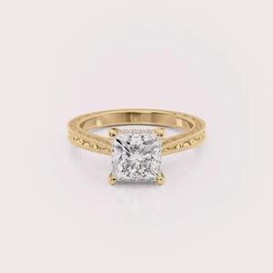 Bague de fiançailles en diamant de laboratoire de forme princesse certifiée IGI, gravée de motifs floraux vintage, en or jaune/blanc et rose 14 carats - Product Image 5