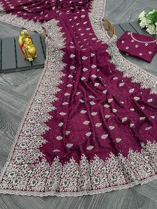 Tenue de fête élégante Saree en soie Zari et pierre de Blooming Vichitra avec chemisier de travail brodé en vente en gros - Product Image 5