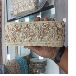 Fleurs brodées sur mesure de plusieurs manières de couleurs dans des designs ethniques à des fins diverses de différentes tailles - Product Image 1