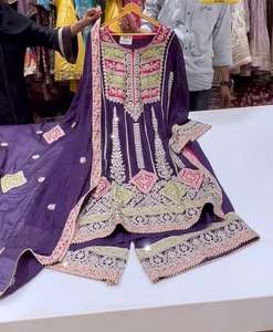 ชุดเดรสผ้าเรยอนสำหรับผู้หญิงชุดเดรสผ้าเรยอนปักลายแบบตรงสไตล์อินเดียสำหรับเทศกาลจากผู้ส่งออก - Product Image 4