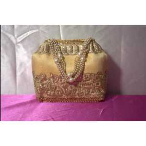 Pochette de soirée brodée à la main avec perles dorées, motif trapèze, sac à main pour mariage et fête avec doublure en PU, sac à main fait main - Product Image 1
