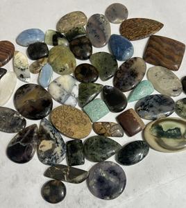 Trimurti Gems Alto Grado de tamaño personalizado Piedras preciosas sueltas Mezcla natural Piedras Cabujón Variedad en tamaños y formas para la fabricación de joyas - Product Image 1