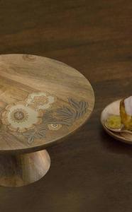 Support à gâteau rond en bois de manguier gravé de motifs floraux, plateau décoratif pour pâtisseries, idéal pour les anniversaires et les mariages - Product Image 5