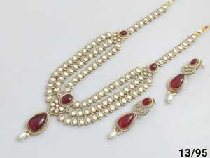 Boucles d'oreilles pour Mangtika Designer Party Wear Bijoux en pierres antiques traditionnels Ensemble de bijoux lourds de belle conception - Product Image 3