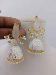Conjunto de pendientes de gota de moda a granel Blossom Jhumka, diseño de piedra de lágrima personalizable, producto hecho de latón suave y brillante - Product Image 5
