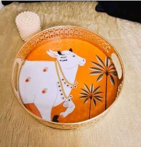 Bandeja Redonda de Hierro con Estampado Animal Hecha a Mano por IBS |   Bandeja de Servicio Decorativa Moderna de Alto Brillo |   Decoración para el Hogar de Varias Piezas, Regalo de Boda - Product Image 5