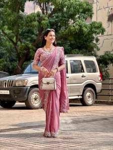 ATRACTIVA BANARASI SEDA DORADA ZARI TRABAJO TEJIDO SAREE CON BLUSA DESCOSADA VINO - Product Image 2