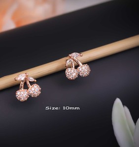 Élégantes boucles d'oreilles clous pour hommes en acier inoxydable, en forme de fruit, avec zircon, plaqué or rose, style tendance - Product Image 2
