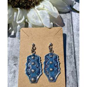 Pendientes Colgantes de Plata de Ley Hechos por Artesanos Navajo con Perlas de Agua Dulce, Diamantes y Rubíes, Diseño de Mariposa, Ideales para Bodas y Fiestas - Product Image 1