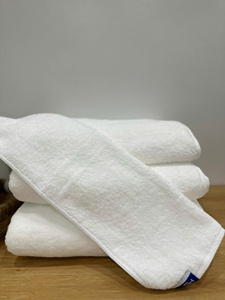Serviettes de bain rectangulaires de qualité professionnelle, 100% coton tissé, couleur unie, douces pour la peau, écologiques, pour l'industrie hôtelière - Product Image 3
