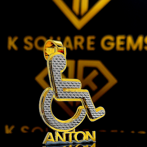 Pendentif fauteuil roulant pour homme Pendentif handicap personnalisé, breloque personnalisée en argent, bijoux en argent pour lui, pendentif plaqué or jaune - Product Image 4
