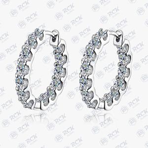 ต่างหูเพชรโมอิสทรงกลมตัด2.70 tcw สำหรับผู้หญิงกระดุมเพชรการออกแบบเครื่องประดับห่วงสำหรับเป็นของขวัญครบรอบ - Product Image 1