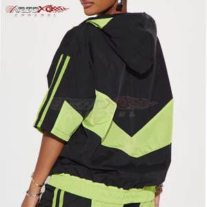 Ensemble short coupe-vent de mode pour femmes avec rayures réfléchissantes et look cool ensemble short coupe-vent extérieur - Product Image 5