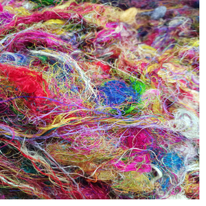Fibre de soie sari multicolore sur mesure, fabriquée à partir de déchets de soie sari en plusieurs couleurs assorties, adaptée au bain - Product Image 5