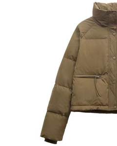 Chaqueta Acolchada Personalizada Color Caqui para Mujer, Chaqueta Corta Acolchada de Invierno con Cuello Alto, Relleno de Poliéster Cálido, Ropa de Abrigo de Moda, OEM Personalizado - Product Image 3