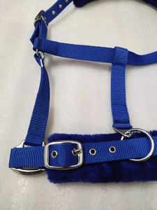 Adeefa Enterprises Licol pour cheval bleu rembourré doux avec doublure en polaire, tête de licol en nylon réglable pour chevaux. - Product Image 3