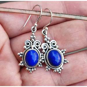 Boucles d'oreilles pendantes bohèmes faites à la main en lapis-lazuli ovale, pierre précieuse naturelle, bijoux en argent sterling artisanaux, cadeau d'anniversaire - Product Image 2