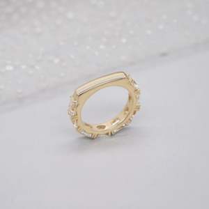 Anillo de Oro Amarillo con Diamantes Cultivados en Laboratorio, Certificados IGI, Esmeralda y Ovalados, 3.00ctw, Estilo Media Eternidad, Claridad VVSVS - Product Image 6