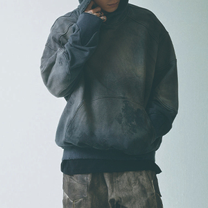 เสื้อฮู้ดดี้ผู้ชายทรงบ็อกซี่ แขนยาว ทรงหลวม ผ้าเทอร์รี่คุณภาพสูง กระเป๋าแบบจิงโจ้ ตกแต่งด้วยการซักแบบสเปรย์ ลุคดิสเทรส ตัดต่อผ้า - Product Image 1