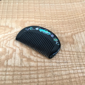 Nouveau Peigne en Corne Poli Style Marin Animal pour Tous Types de Cheveux, Cadeau Écologique pour Amis et Famille, Format de Poche - Product Image 2