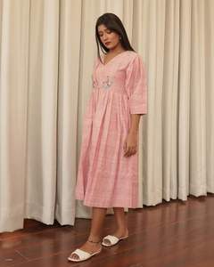 เดรสคอวีแขนยาวแฟชั่นสำหรับสตรีชุดกระโปรงยูเครนเดรสปักลายสำหรับใส่ไปทะเล - Product Image 2