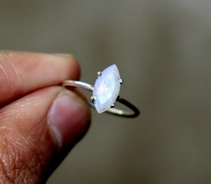 Anillo apilable con ajuste de canal de plata esterlina de piedra lunar, joyería hecha a mano, piedra Natural, corte ovalado, piedra preciosa de arcoíris, regalo para mujer - Product Image 5