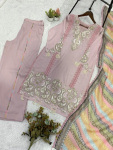 Ensemble prêt-à-porter entièrement cousu : haut en georgette brodé de motifs étoiles, pantalon palazzo et dupatta. - Product Image 5