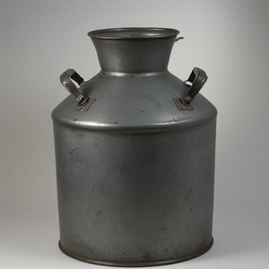 Boîte de lait galvanisée vintage de ferme classique avec une finition grise élégante idéale pour les cuisines, les cafés de jardin en plein air et les espaces rustiques - Product Image 5