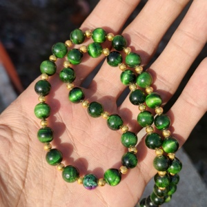 Collier en perles d'œil de tigre vert naturel 8 mm, collier en pierres précieuses rondes lisses, collier artisanal en cristal de guérison, cadeau - Product Image 4