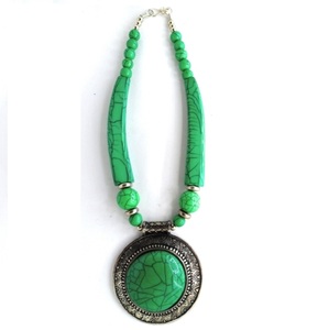 Collier acrylique lucite en résine unisexe de meilleure qualité Chaînes de perles tendance pour le style de mariage des femmes indiennes - Product Image 6