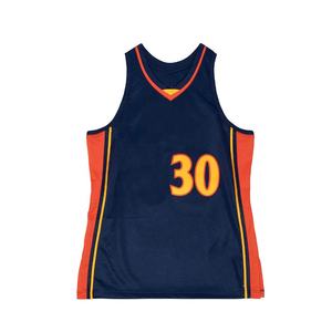 Maillot de basket-ball réversible personnalisé léger Vente en gros à faible coût Conception de sublimation Chemise de basket-ball d'été personnalisée bon marché - Product Image 4