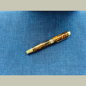 Pluma estilográfica personalizada de madera estabilizada, regalo único para amantes de la escritura - Product Image 6