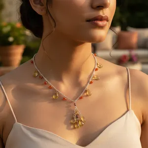Collier vintage en perles dorées plaquées or en forme de larme pour les occasions religieuses et les cadeaux pour femmes - Product Image 1
