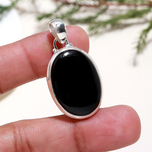 จี้เงินแท้ 925 ดีไซน์เนอร์ ประดับพลอยออนิกซ์สีดำธรรมชาติทรงรีคุณภาพสูง ขายส่งเครื่องประดับผู้หญิงในราคาที่ดีที่สุด - Product Image 4