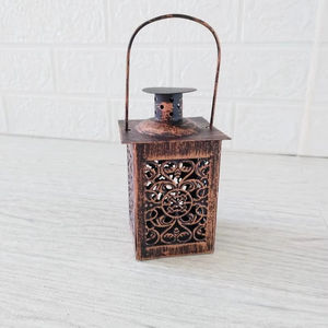 Lanternes rustiques en bois et fer noir - Product Image 2