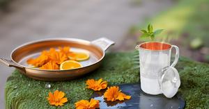 เหยือกน้ำสองชั้นแบบทันสมัยเหยือกทองแดงและโลหะมีฝาปิดอุปกรณ์เสริมสำหรับการบำบัดอายุรเวทแบบใช้แล้วทิ้งสำหรับการเดินทาง - Product Image 4